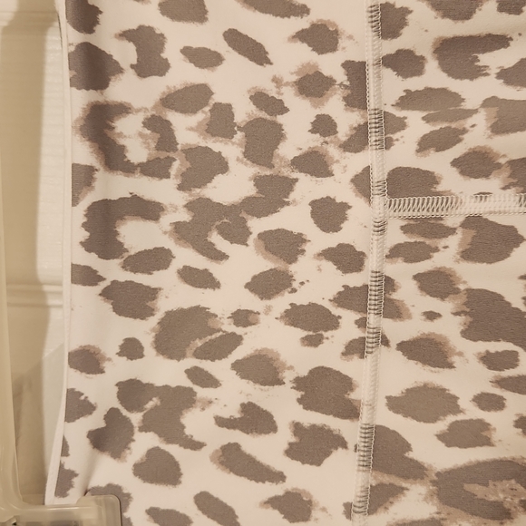 Victoria's Secret  animal print leggings nwt - Picture 3 of 3